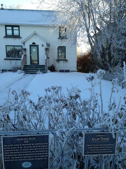 The Oscar Gill House Bed & Breakfast Anchorage Exterior photo